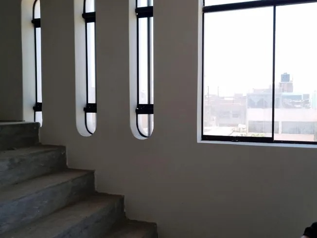 Escaleras y área común